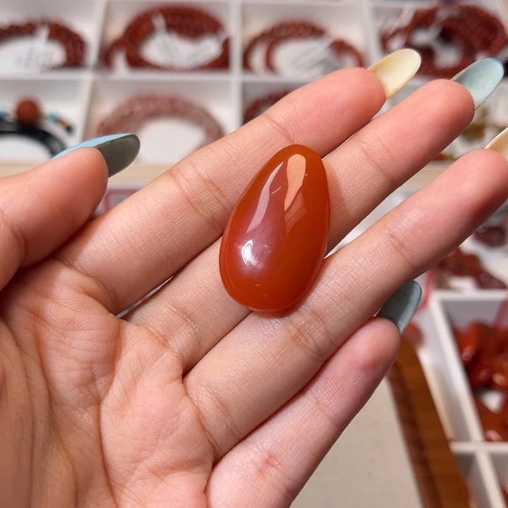 南红玛瑙未镶嵌颈饰樱桃红吊坠