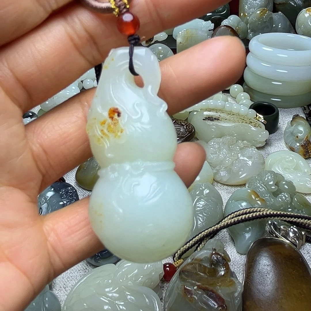 骑***风和田玉未镶嵌挂件