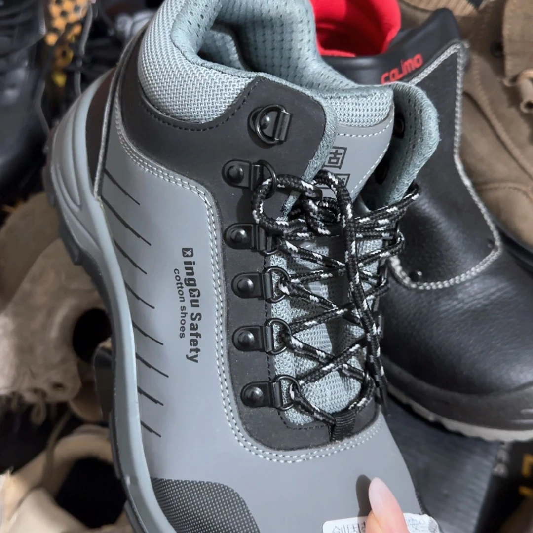 41码灰皮中高帮靴