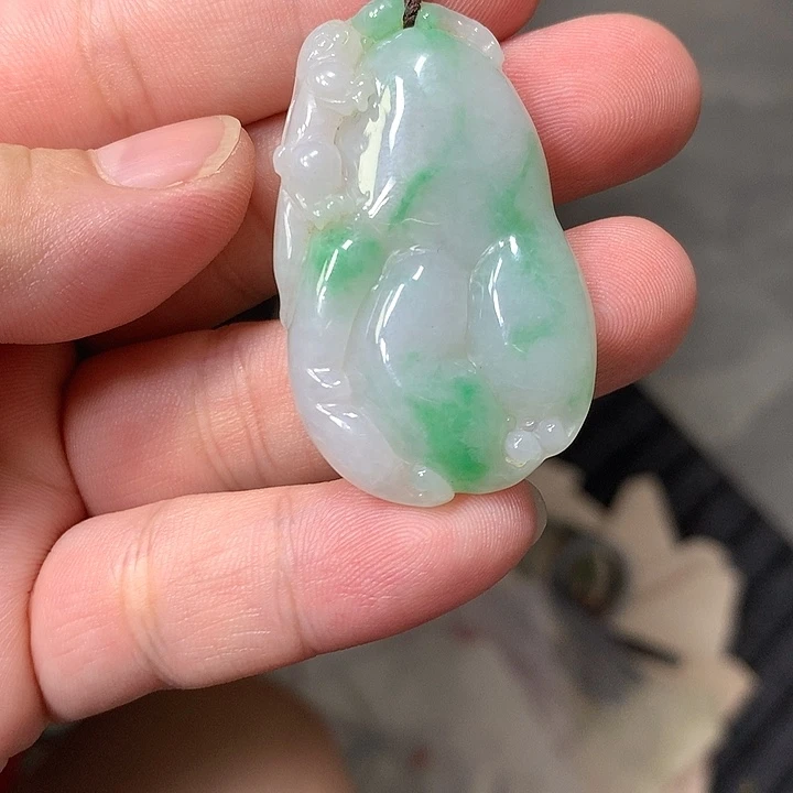 翡翠未镶嵌颈饰佛手