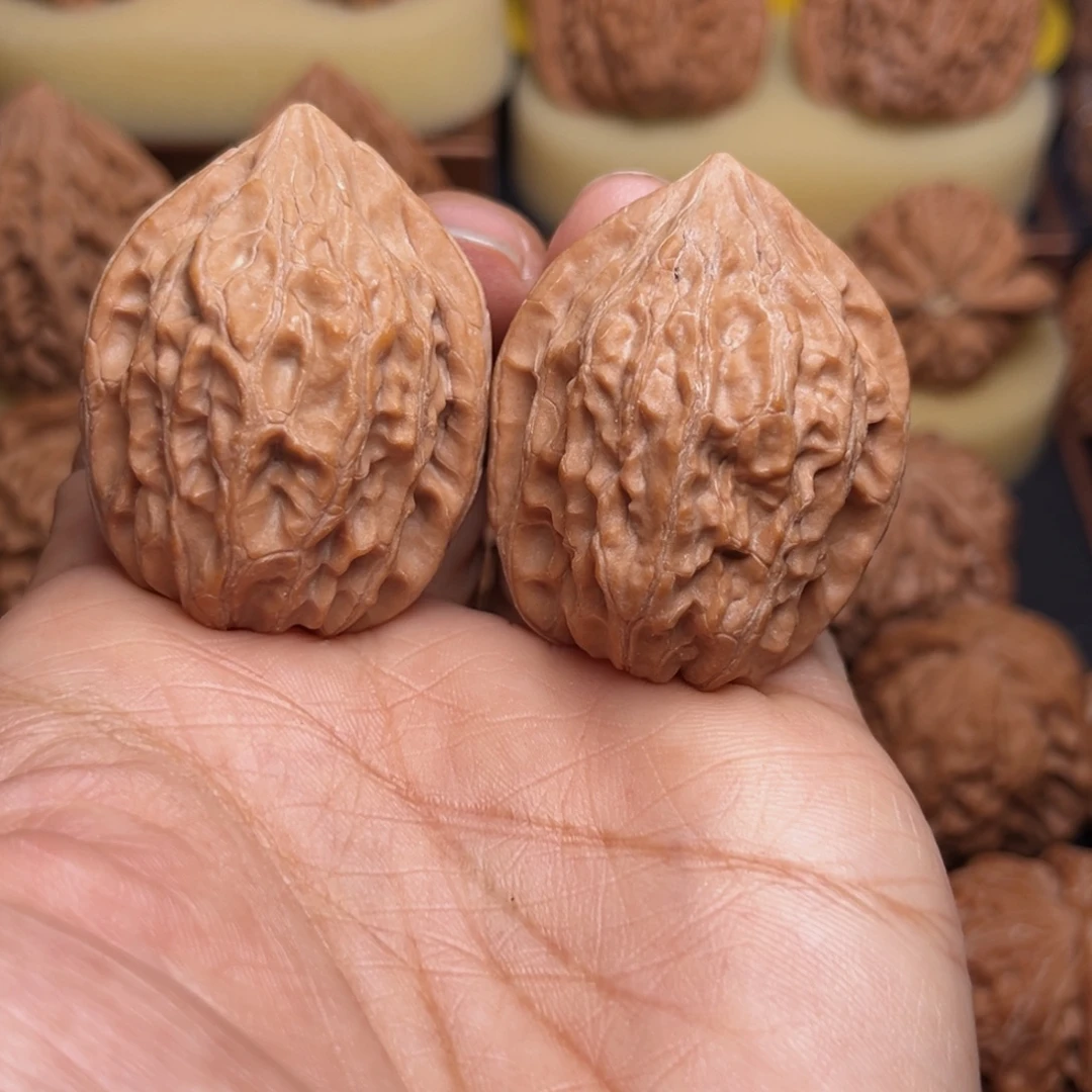 把件文玩核桃野生蜡皮鸡心34左右