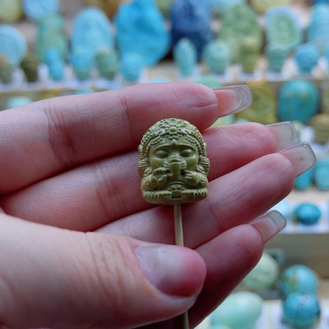 绿松石未镶嵌珠宝奇石