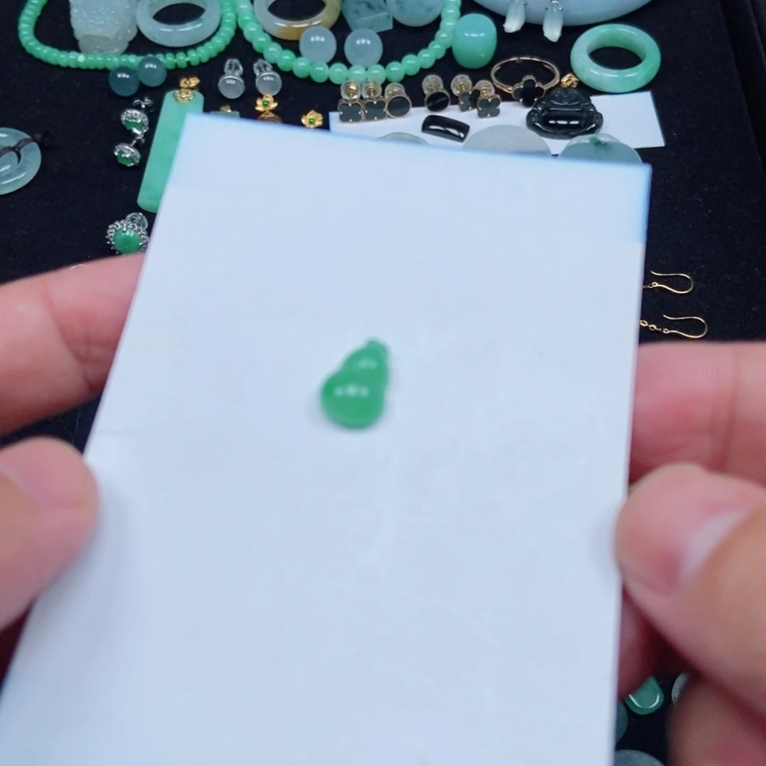 嘟***哒翡翠未镶嵌颈饰葫芦