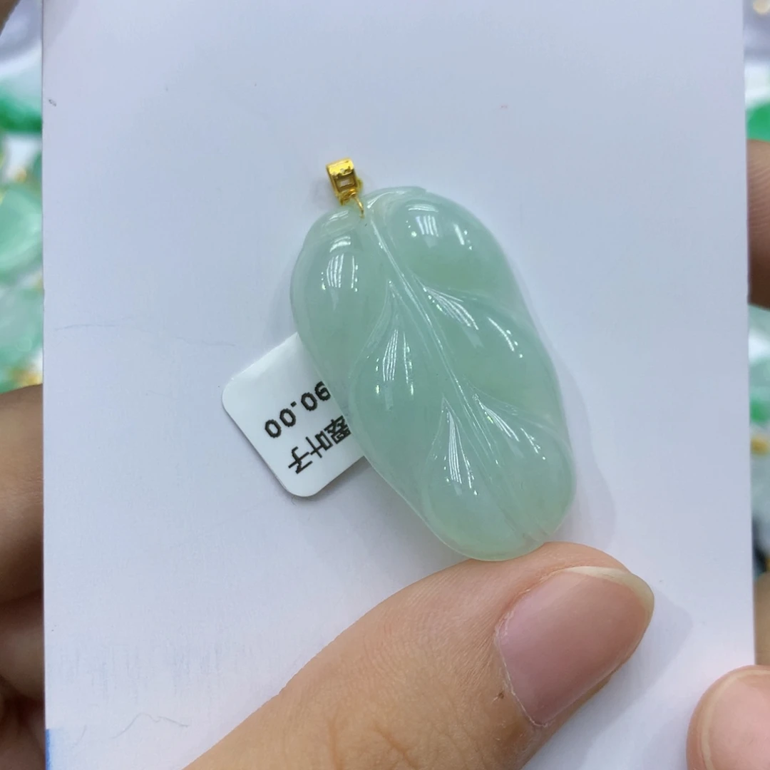 颈饰18K金镶嵌翡翠
