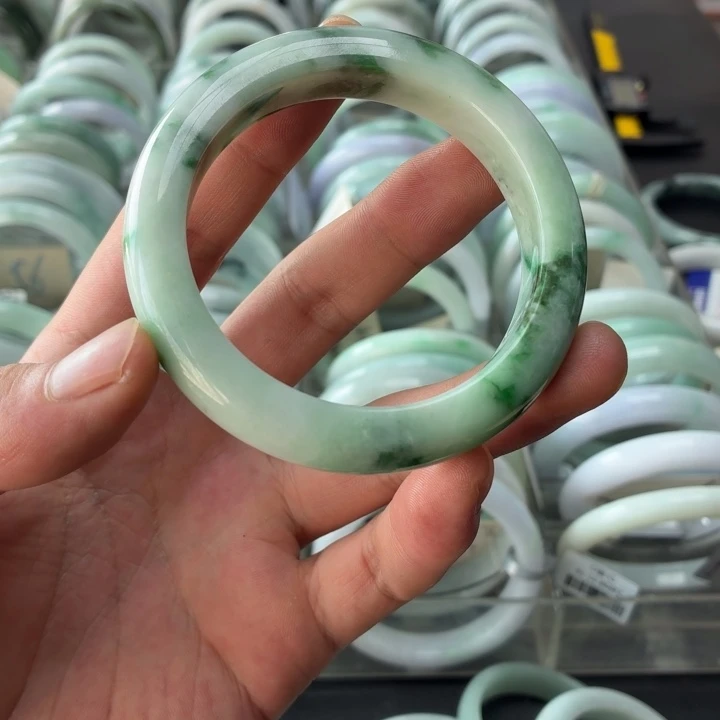 翡翠未镶嵌手镯翡翠手镯