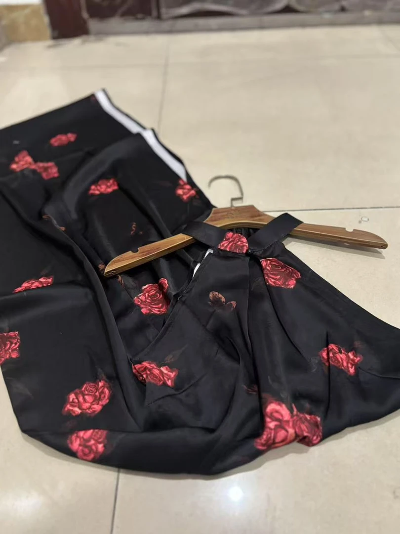 0365 黑色  挂脖   (红玫瑰)  印花  单层   气质   旗袍