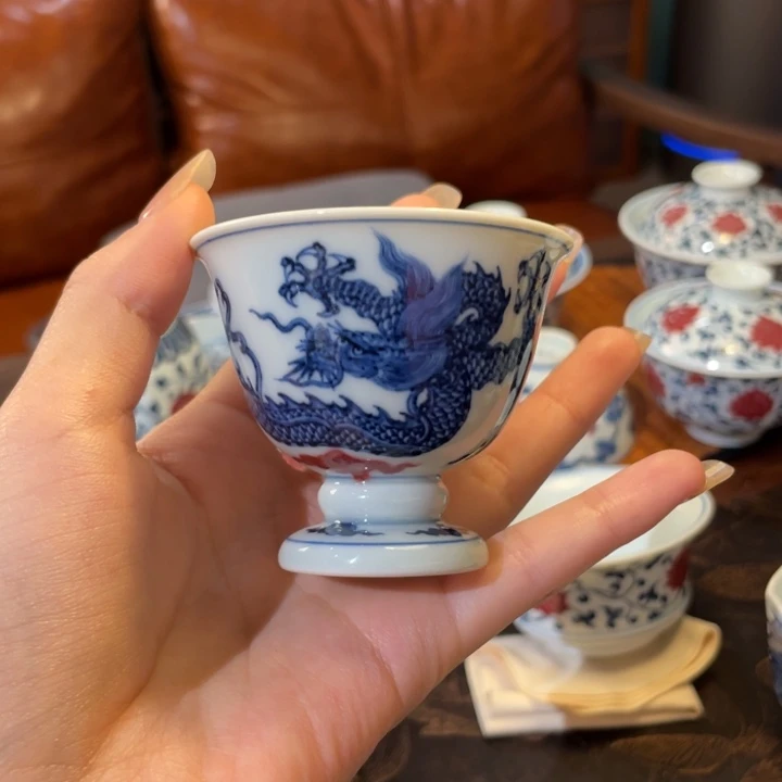 阳春白雪O****O青花釉里红龙纹高足主人杯