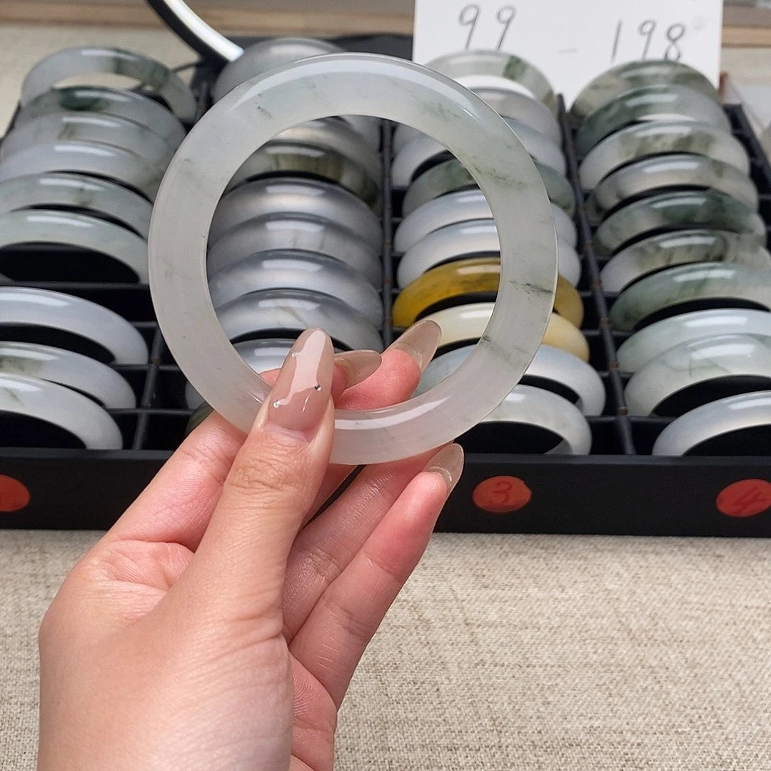 石英质玉未镶嵌手镯