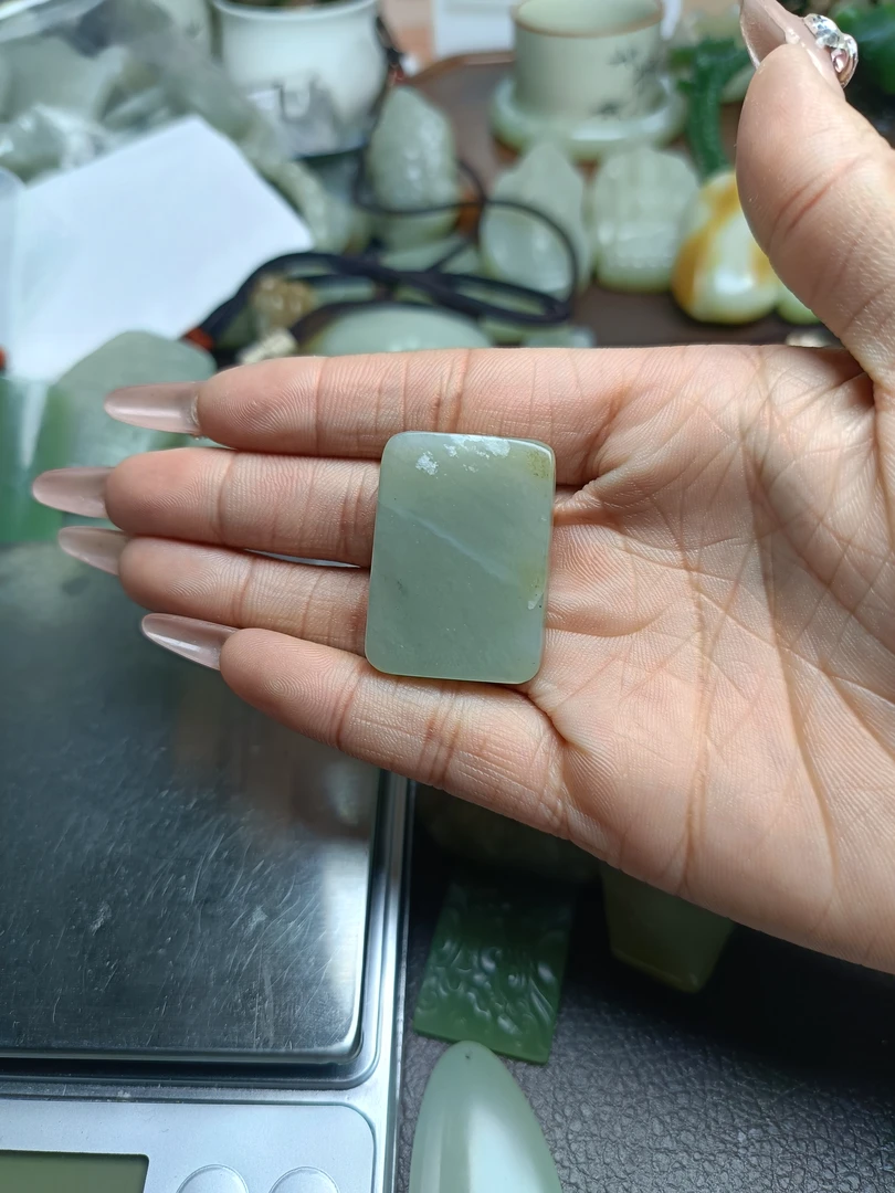 新疆和田玉点墨蝙蝠