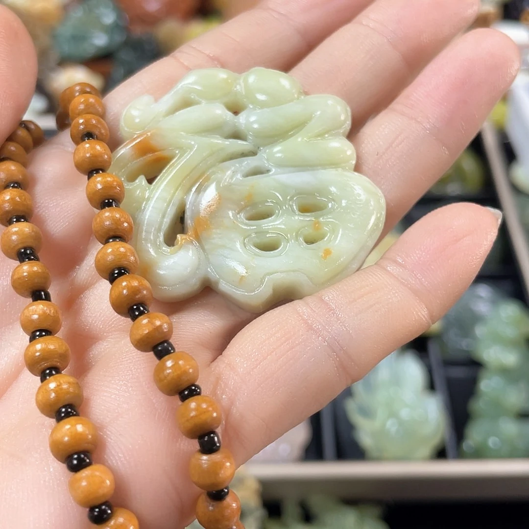 蛇纹石玉颈饰未镶嵌