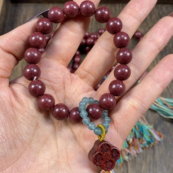 泥塑红花活络香1.0手串款