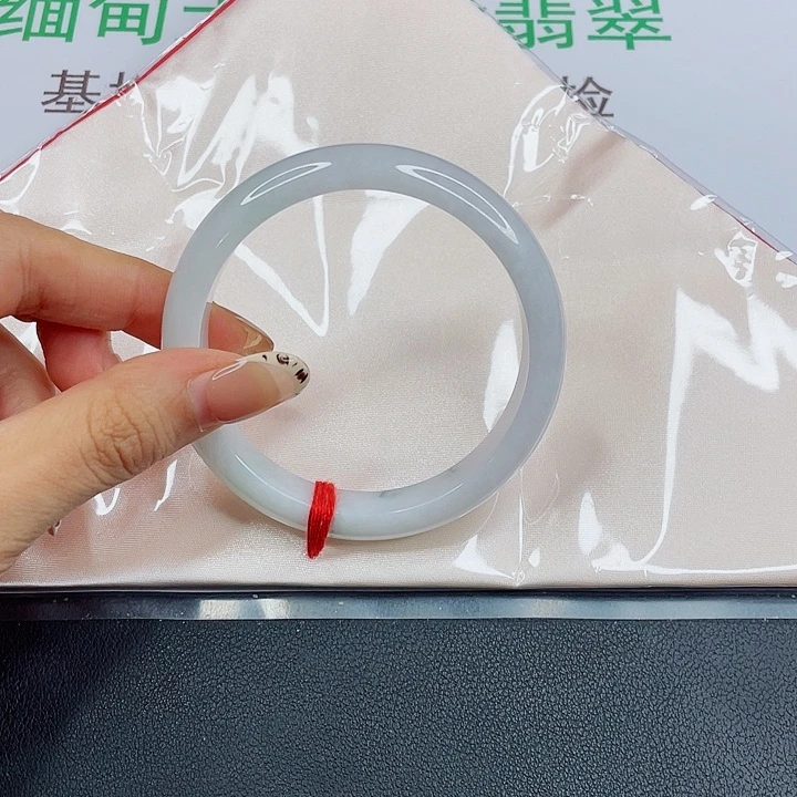 莫***斯未镶嵌手镯翡翠翡翠镯子