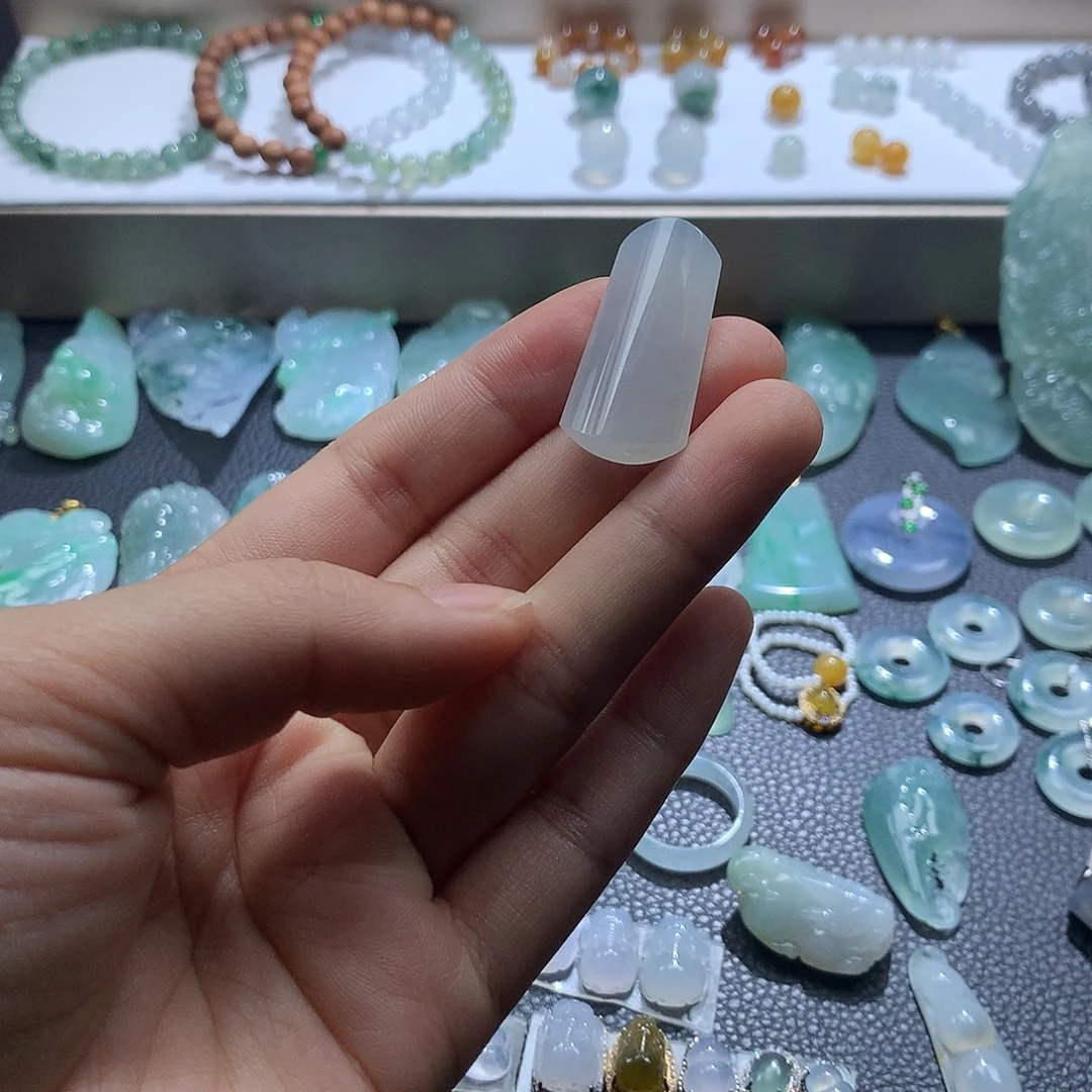 翡翠未镶嵌颈饰无事柱