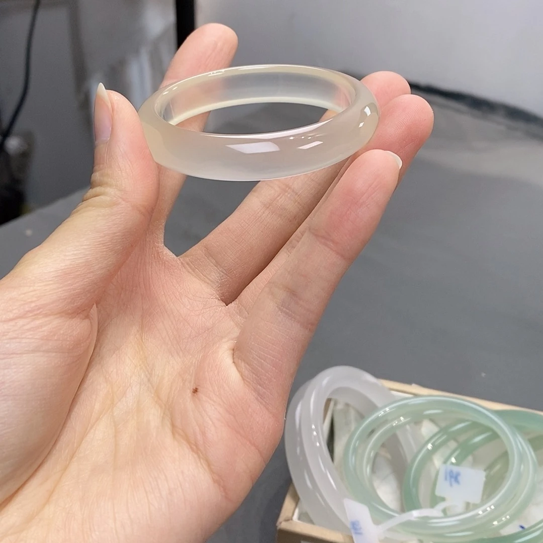 玛瑙/玉髓手镯未镶嵌奶****狗