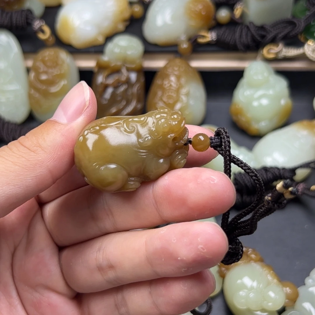 和田玉未镶嵌颈饰剪*