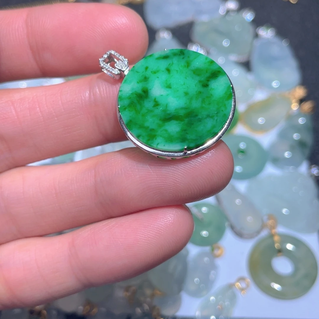 翡翠颈饰18K金镶嵌翡翠