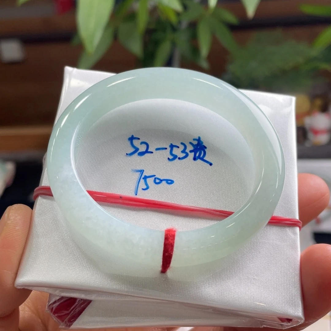 翡翠手镯未镶嵌翡翠