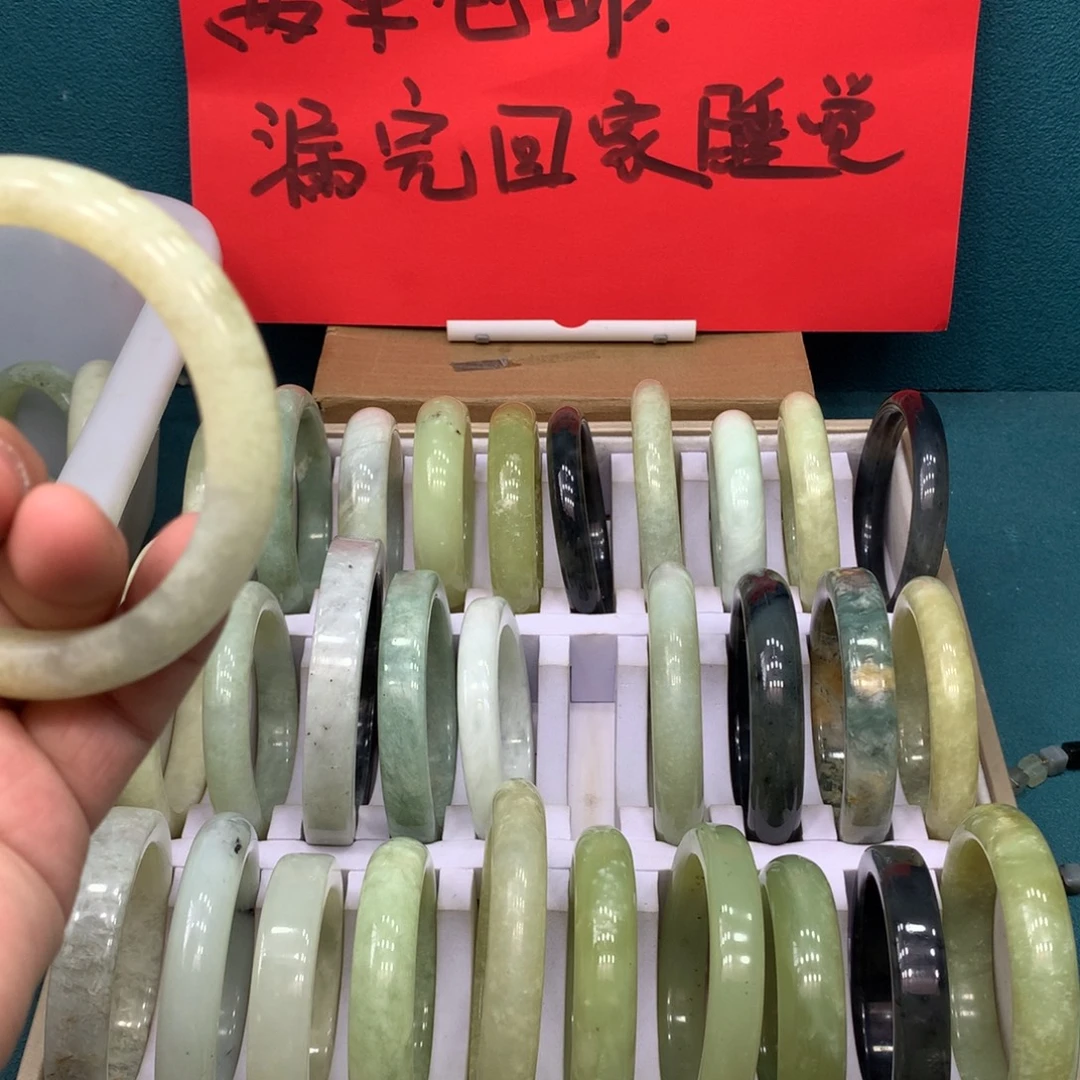 陈***姐蛇纹石玉未镶嵌手镯