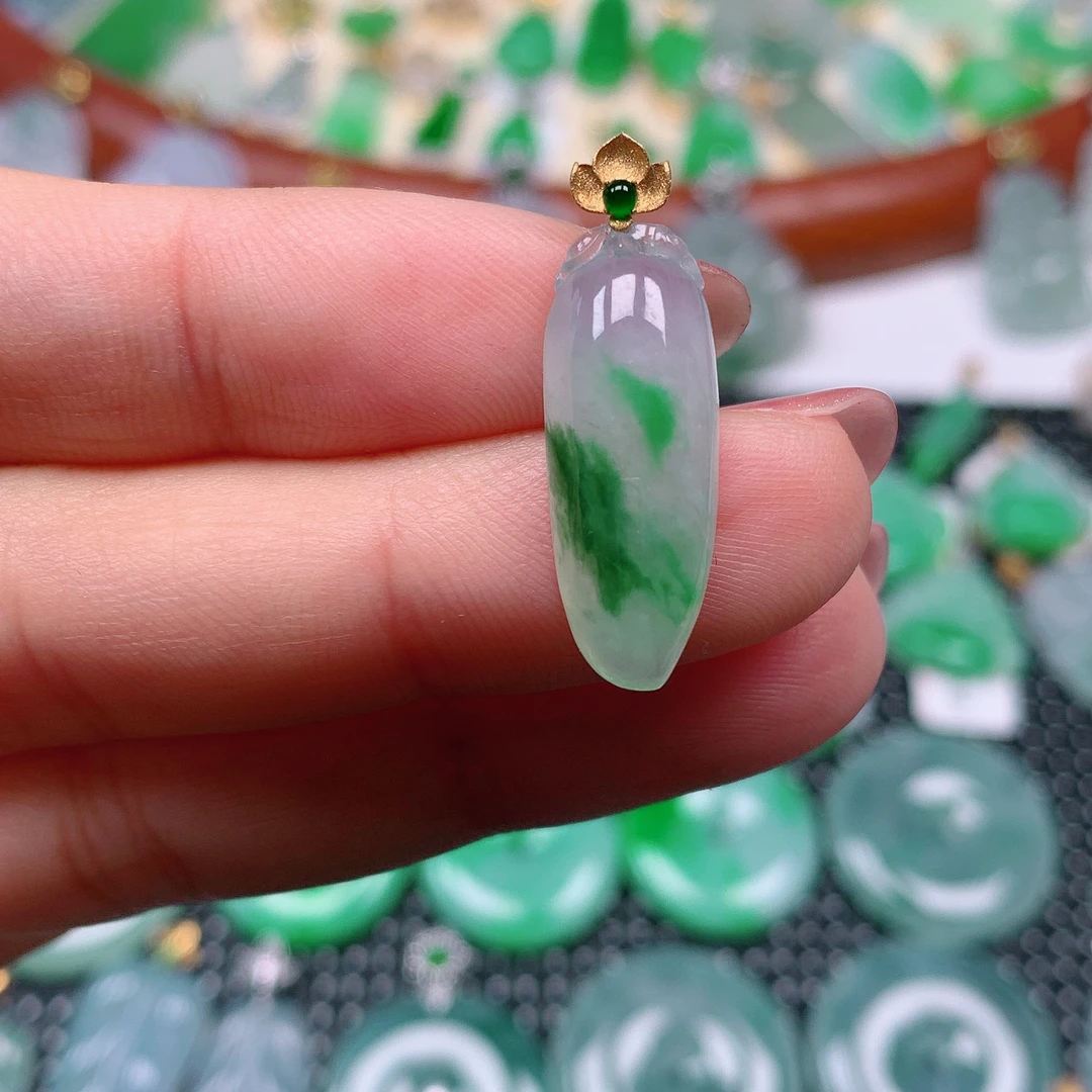 缅甸天然A货翡翠，冰飘花福瓜 编号233/121尺寸 23.6-8.8-6.3