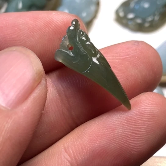 翡翠颈饰未镶嵌在*中翡翠