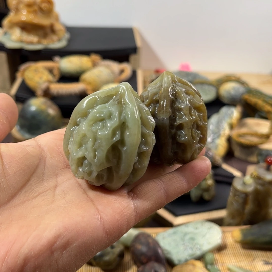 辰***了岫岩老玉（透闪石质玉）未镶嵌把件