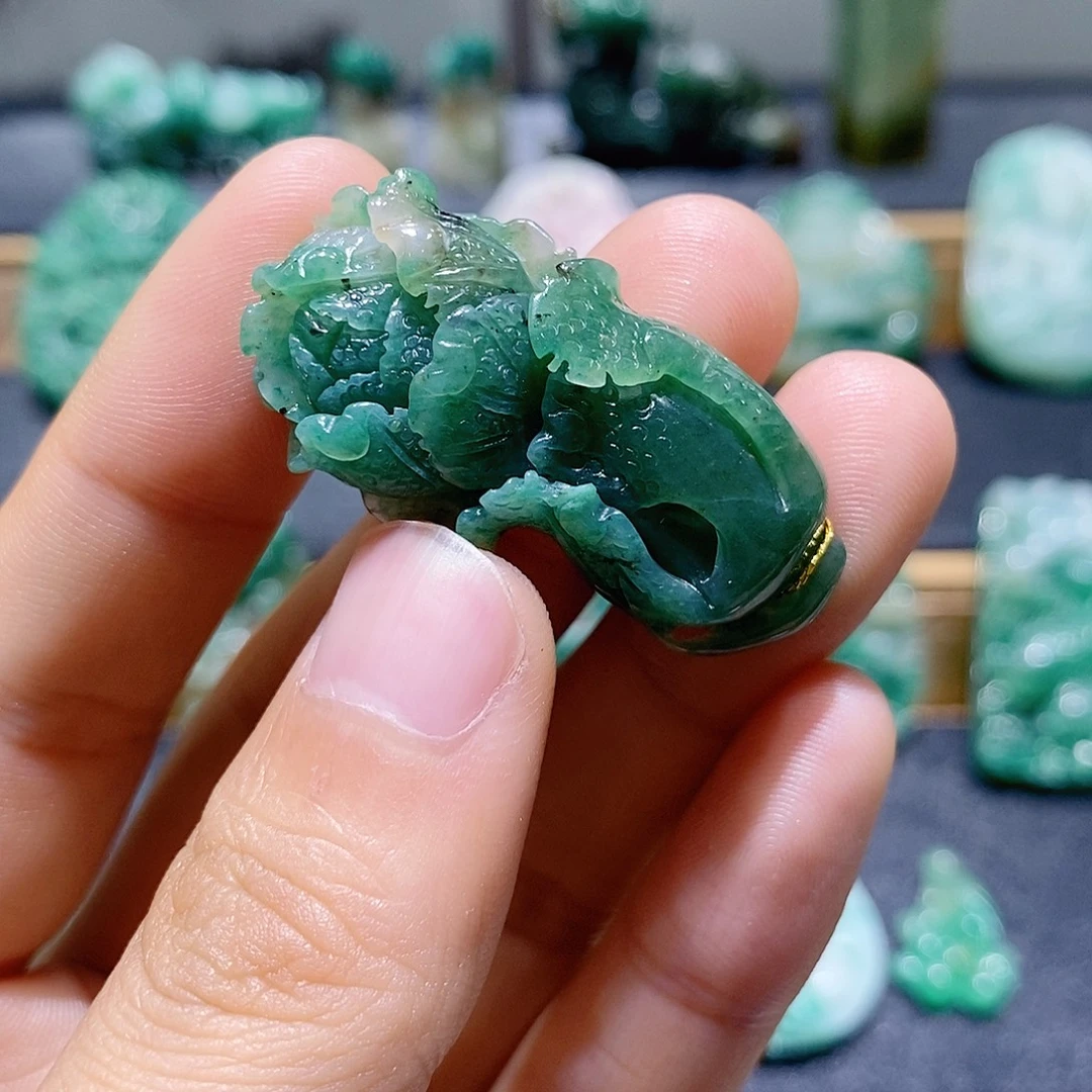 独山玉未镶嵌吊坠