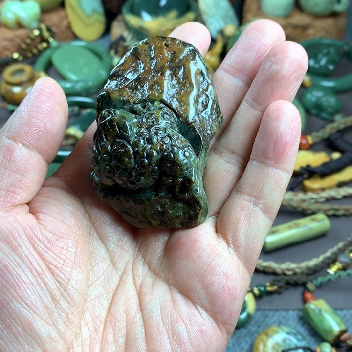 吊坠(赠链)未镶嵌岫岩河磨玉（透闪石质玉）