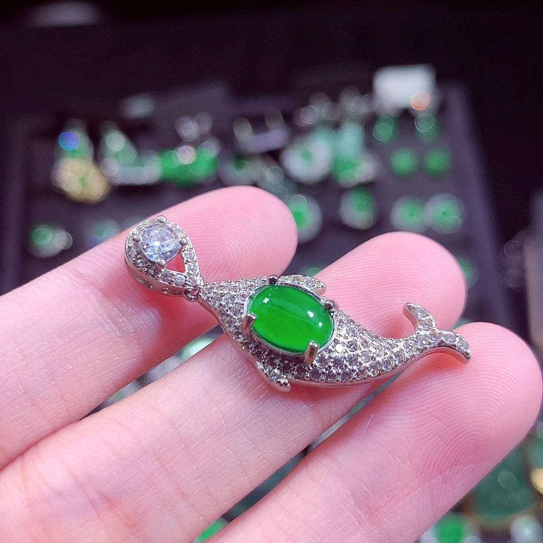 翡翠未镶嵌颈饰挂件