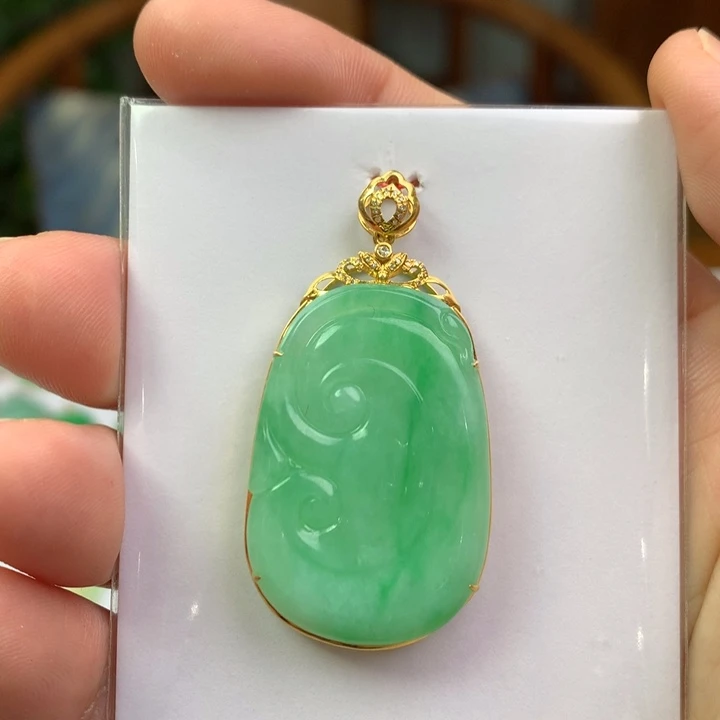 翡翠18K金镶嵌颈饰翡翠吊坠