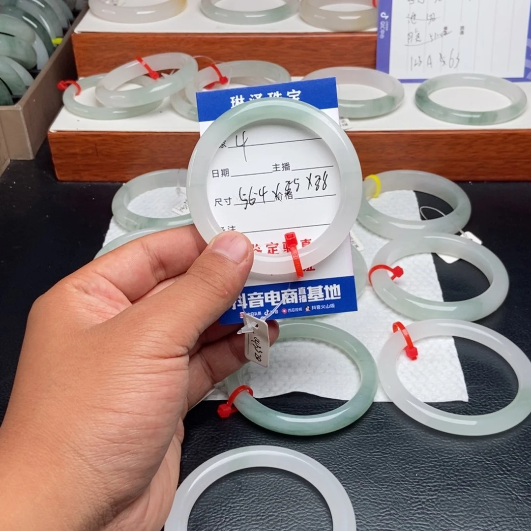 石英质玉手镯未镶嵌Y**U4