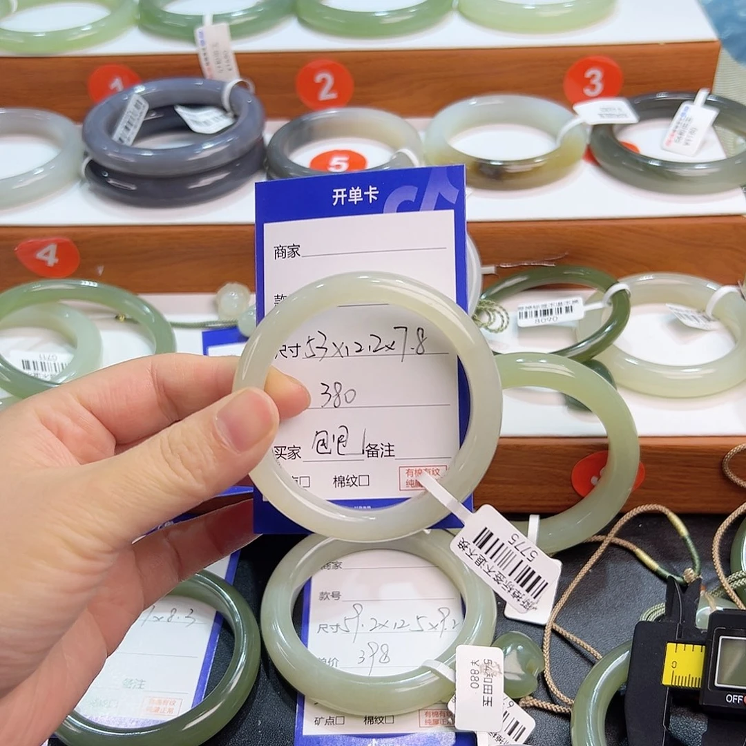 未镶嵌手镯和田玉包***饱