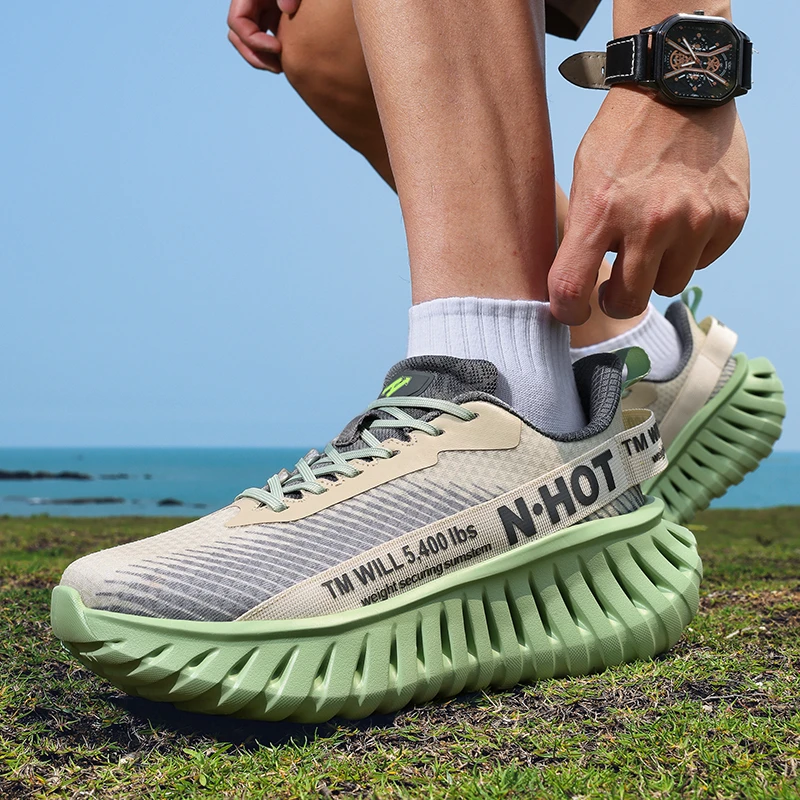 2025新款夏季透气飞织网面鞋男士百搭跑步运动鞋软底休闲开车男鞋