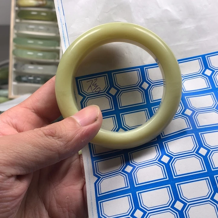 蛇纹石玉手镯未镶嵌?***?