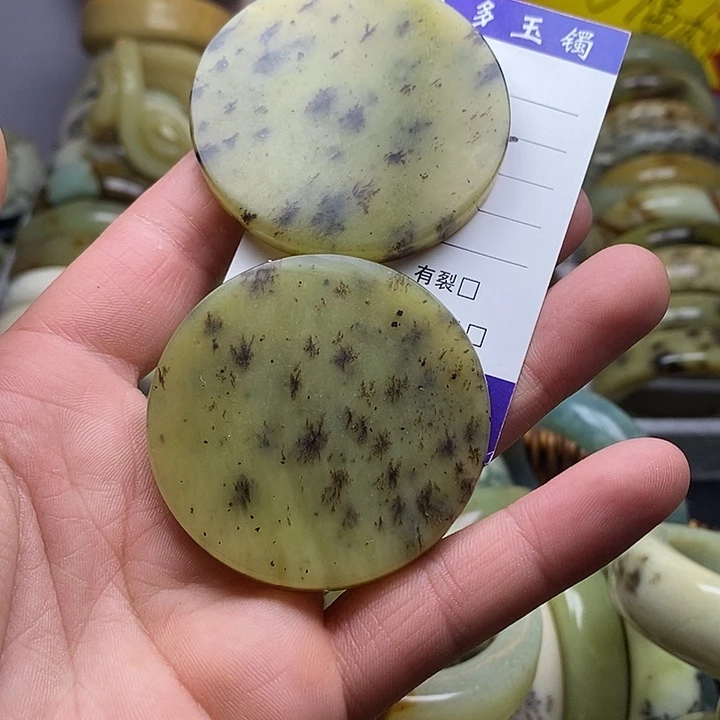 未镶嵌蛇纹石玉颈饰叶*可