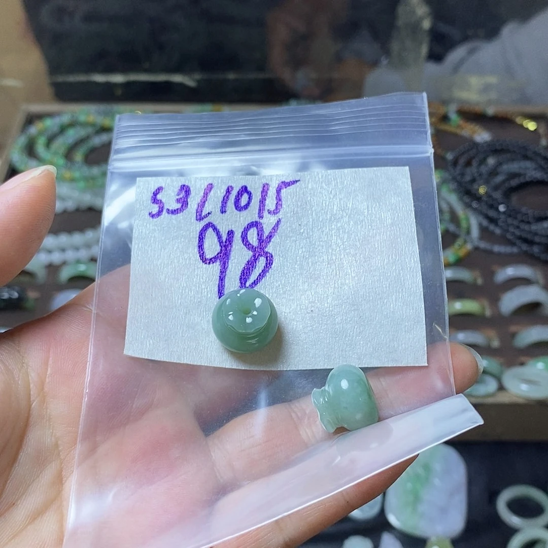 未镶嵌定制翡翠七*