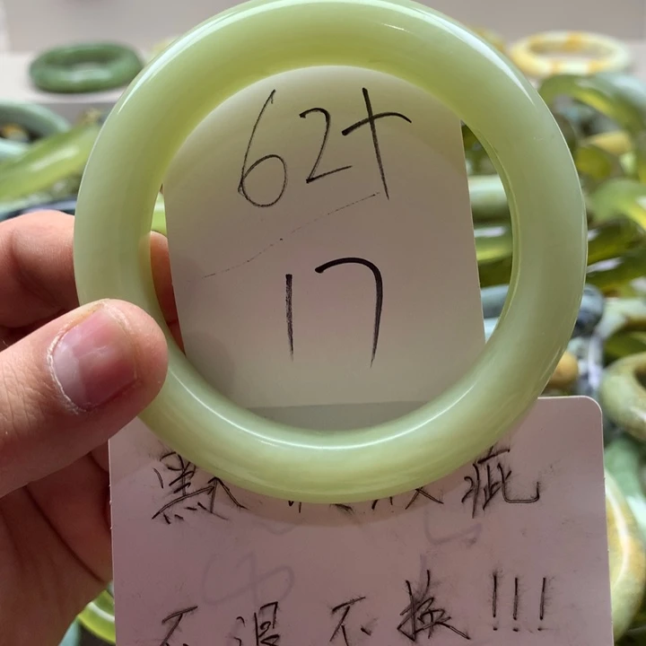 蛇纹石玉手镯未镶嵌哈***楼