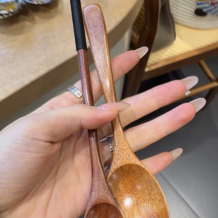 木勺子两个一份。