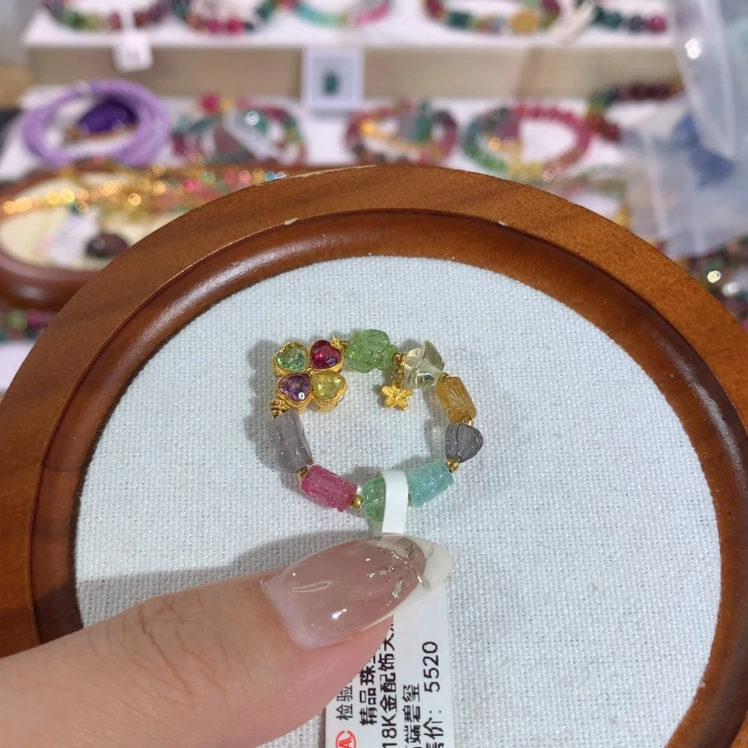 18K金镶嵌碧玺戒圈