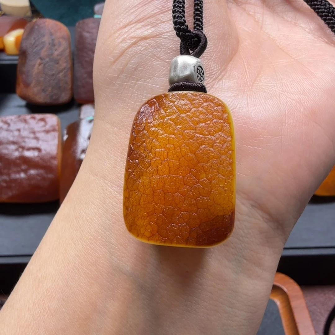 琥珀吊坠(赠链)未镶嵌