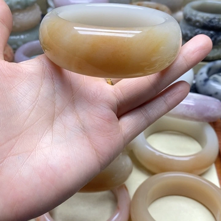 石英岩玉手镯未镶嵌