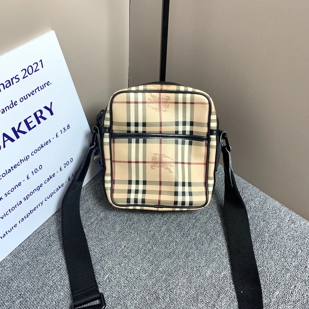 95新 BURBERRY/博柏利 巴宝莉斜跨包/Burberry