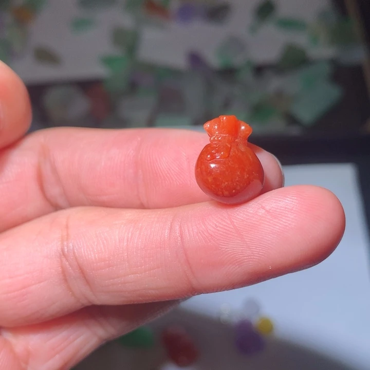 翡翠未镶嵌颈饰挂件