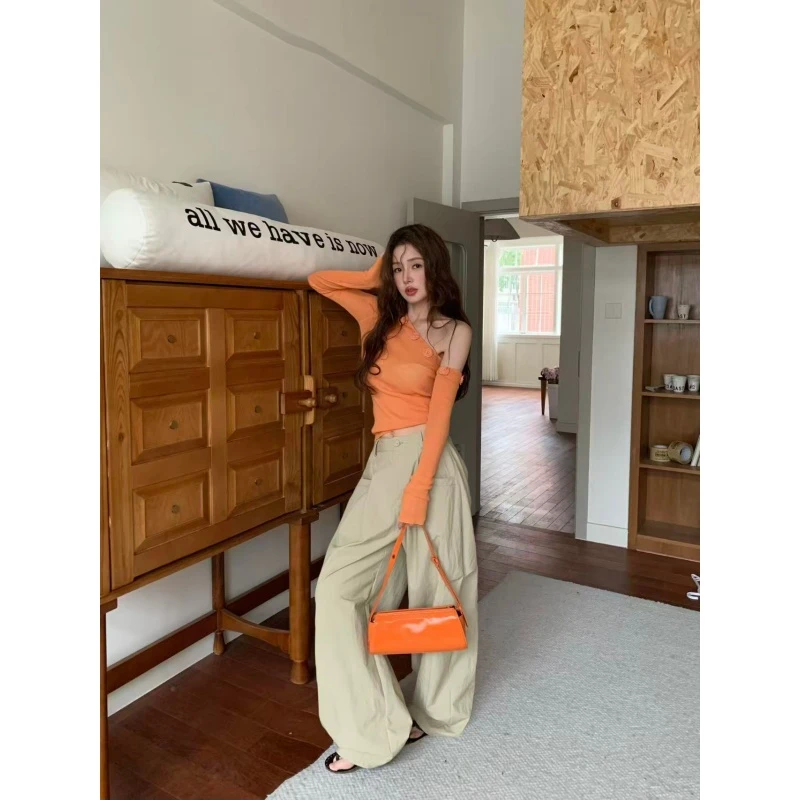 辣妹斜领立体花朵针织衫女夏薄款修身小众露肩上衣复古工装裤两件