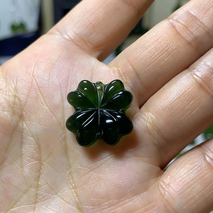 岫玉未镶嵌颈饰吊坠