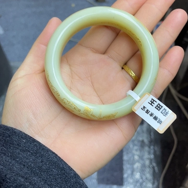 木***朔和田玉未镶嵌手镯