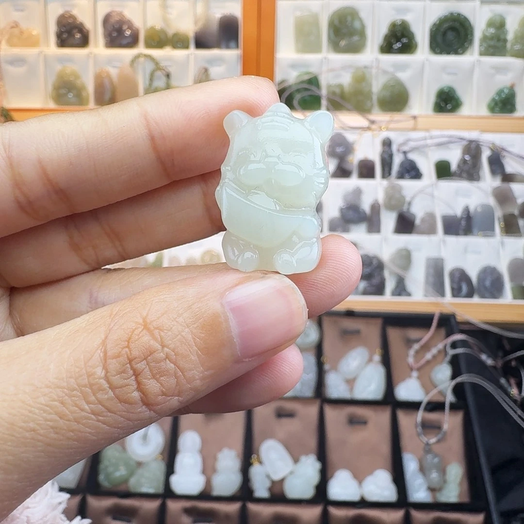 和田玉颈饰未镶嵌泥*