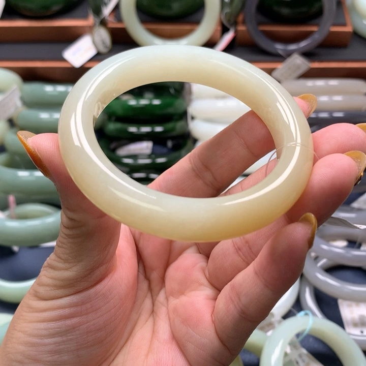 【闪购商品】未镶嵌手镯和田玉