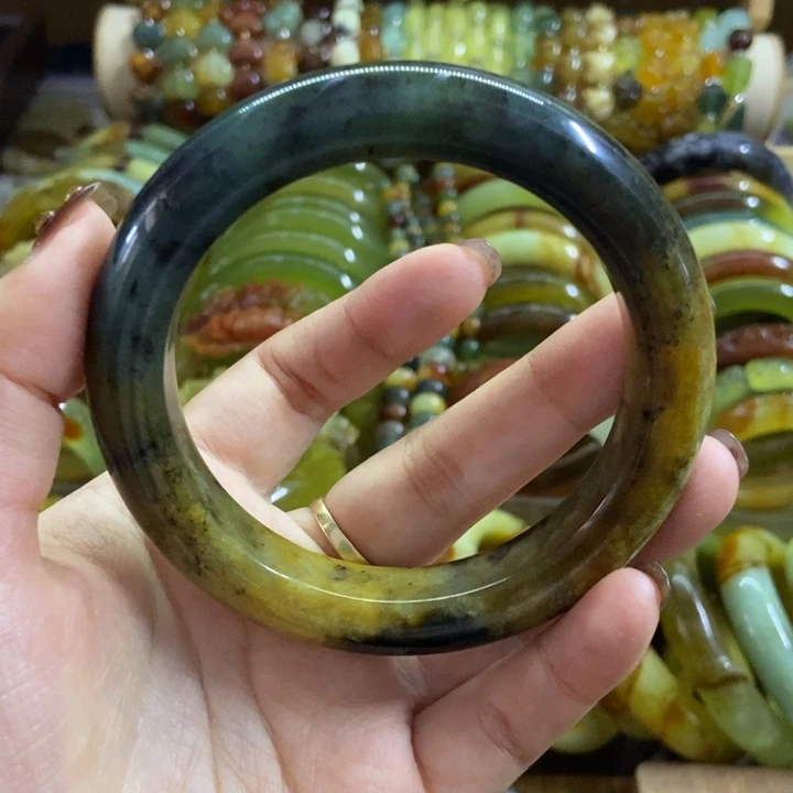 蛇纹石玉未镶嵌手镯62