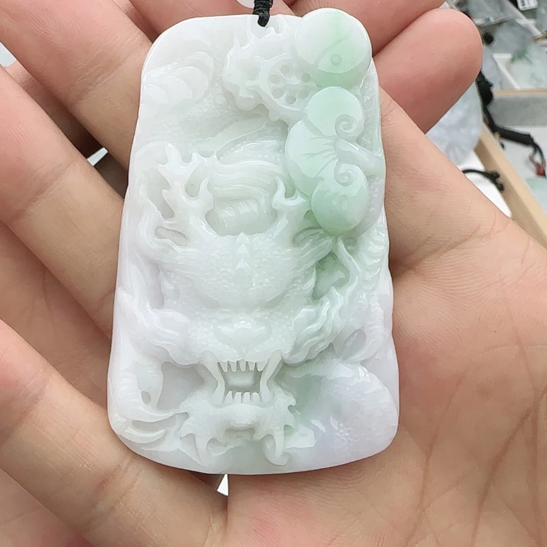 张***海翡翠未镶嵌颈饰翡翠