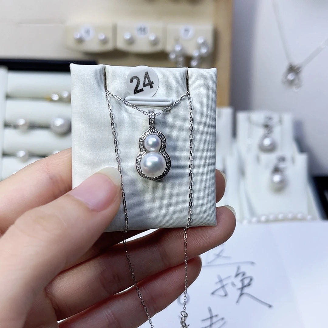 彤***淡水珍珠银S925镶嵌颈饰